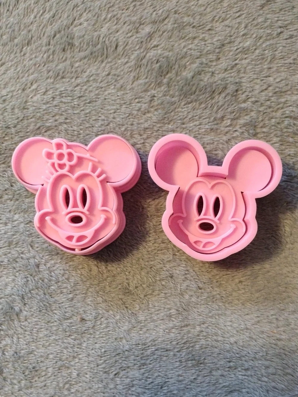 Mickey & Minnie Cookie Cutter Set With Stamps